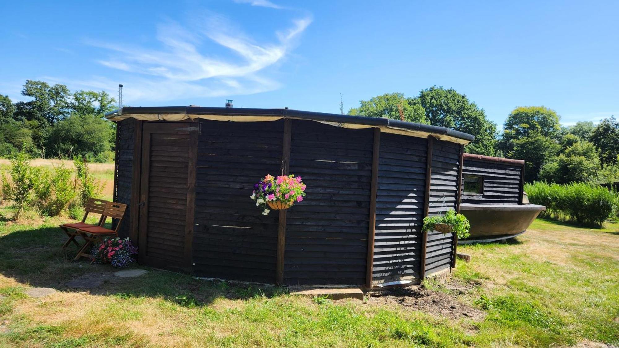 Vigo Retreat Boat Yurt Bed and Breakfast Wrotham Exterior foto