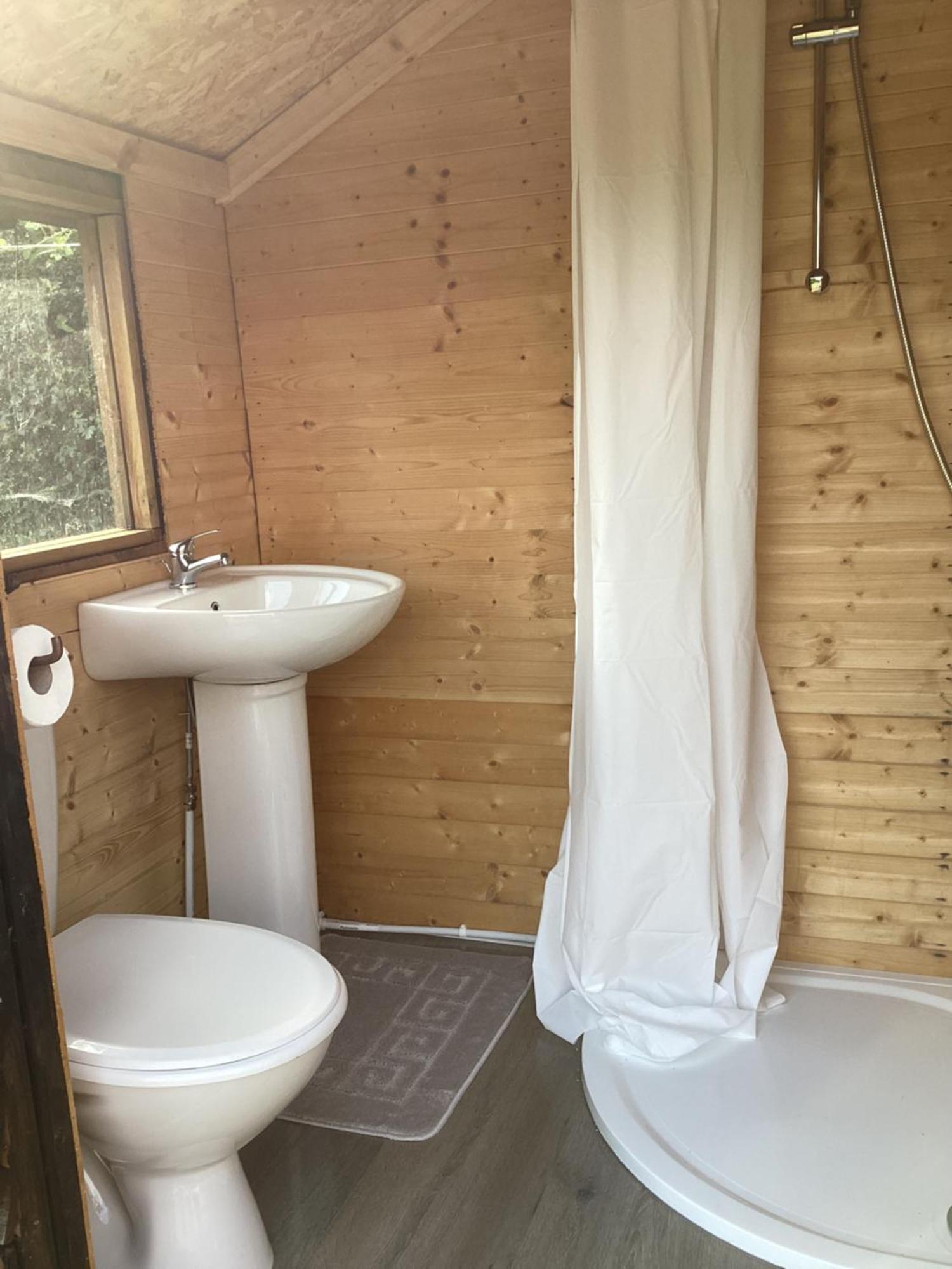 Vigo Retreat Boat Yurt Bed and Breakfast Wrotham Exterior foto